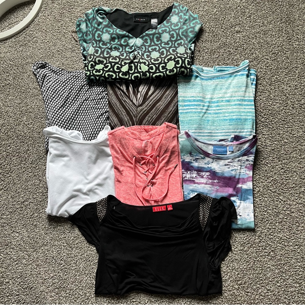 9 piece womens tshirt and blouse clothing bundle
